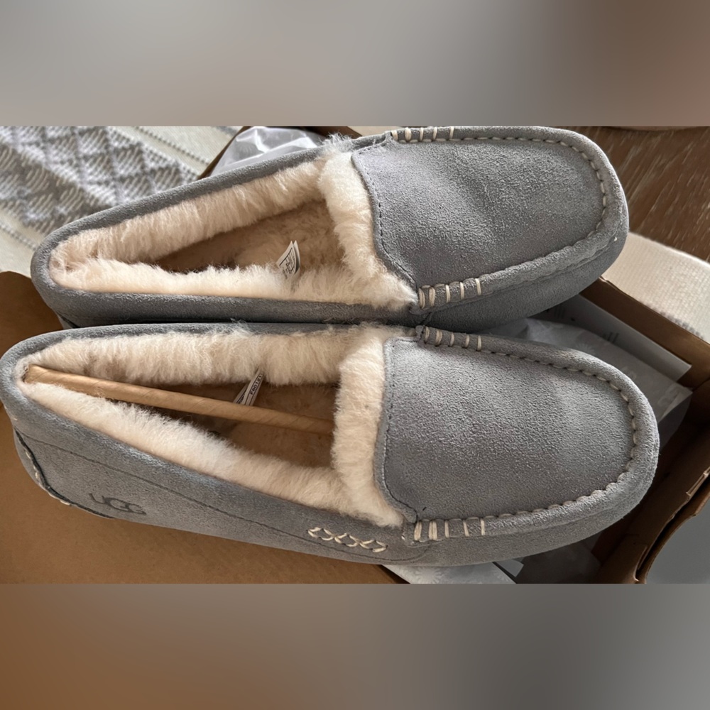 Brand New UGG Women’s Ansley Slippers - Light Grey